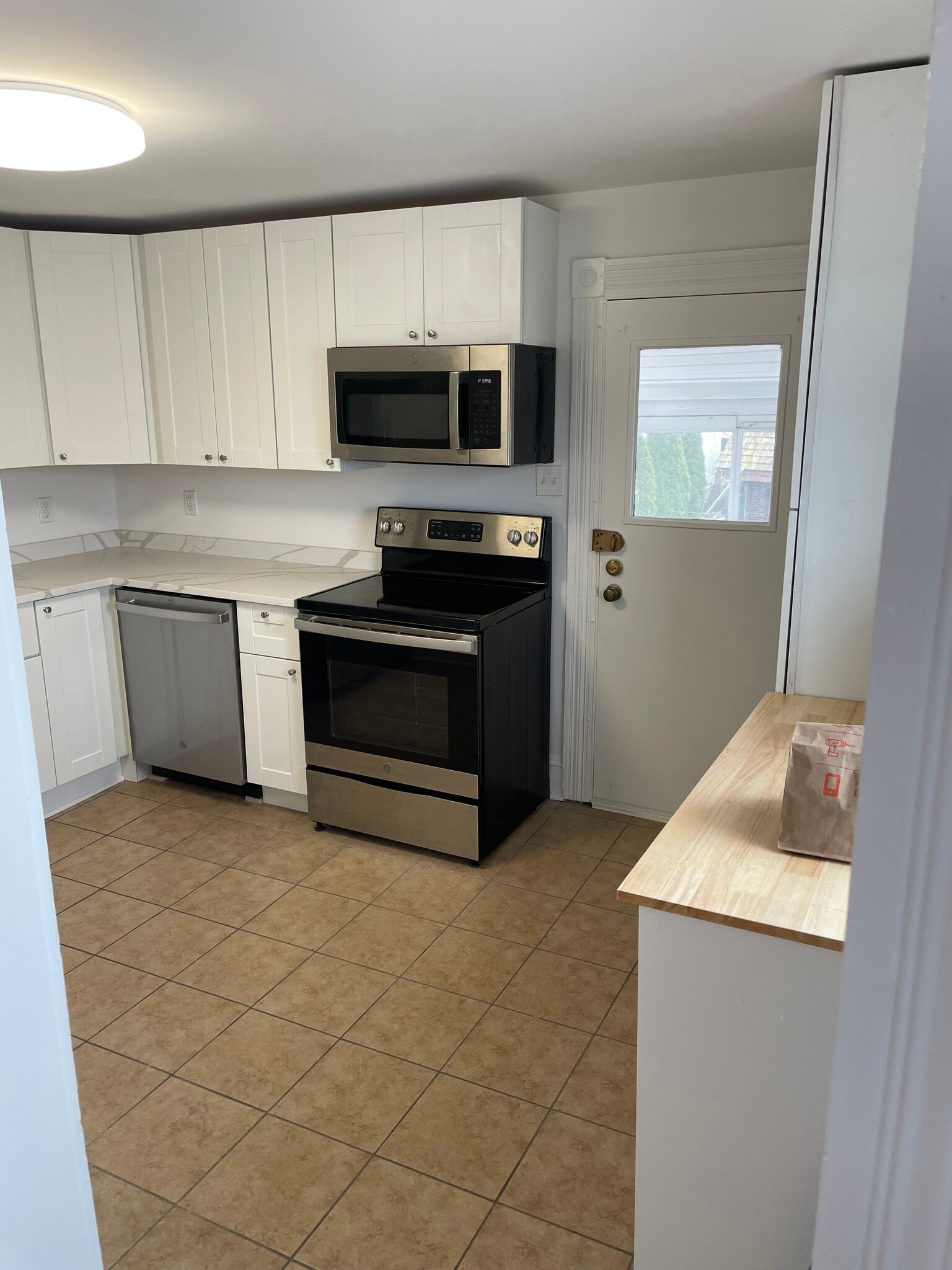 Building Photo - 125 Tunxis Hill Rd