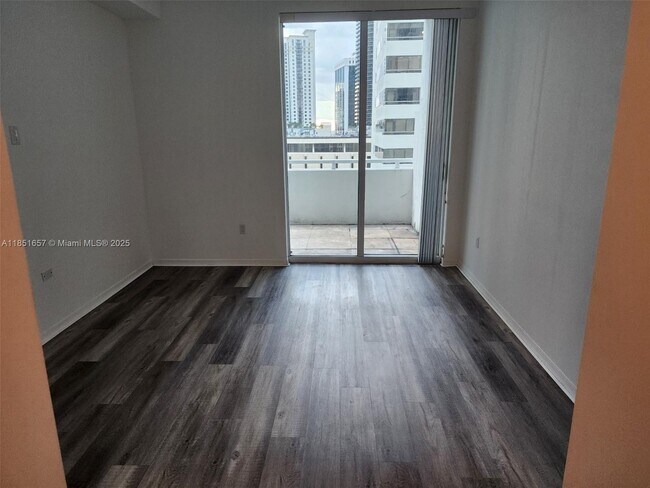 Building Photo - 951 Brickell Ave
