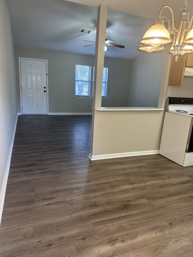 Building Photo - 1428 Central Ln