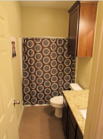Hall Bath - 3524 FM2484