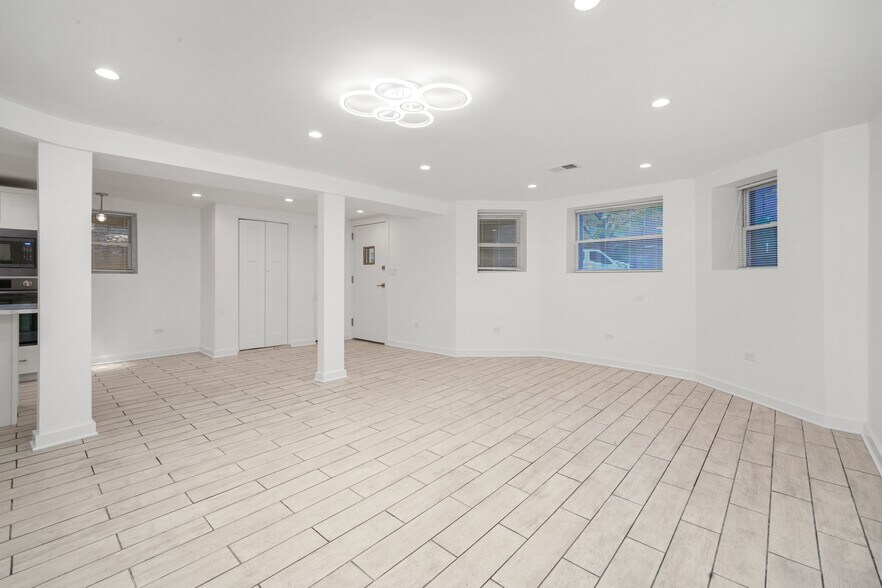 Building Photo - 2203 W Giddings St