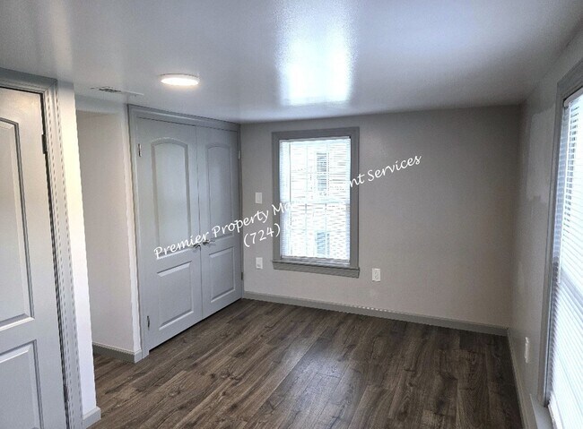 Building Photo - 1119 Riverside Dr