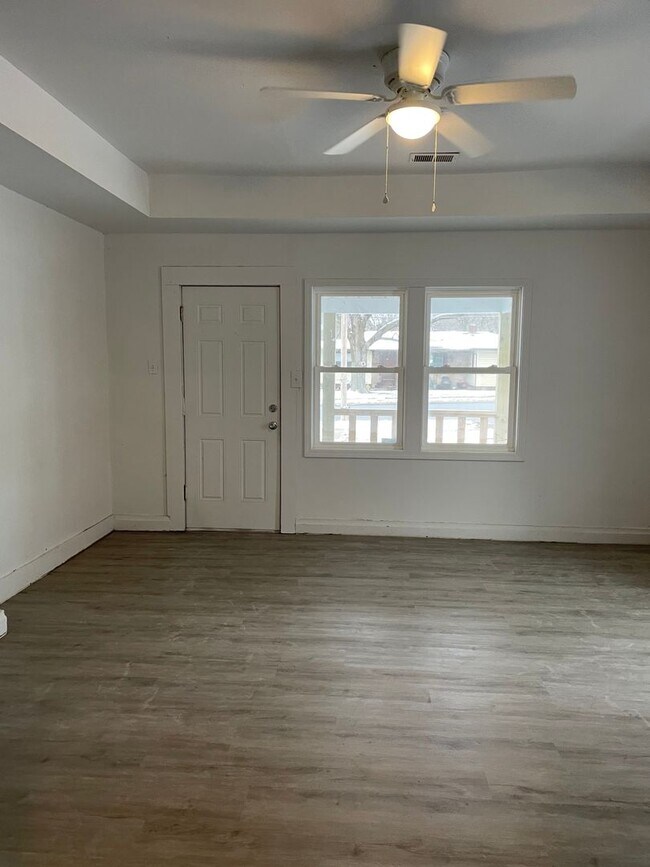 Building Photo - Remodeled 2 Bed 1 Bath House Available 4-15-2024