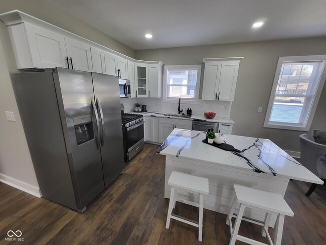 Building Photo - 822 N Gray St