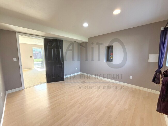 Building Photo - Sprawling Mead Home