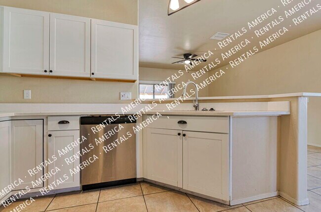 Building Photo - 8321 N Rocky View Ln