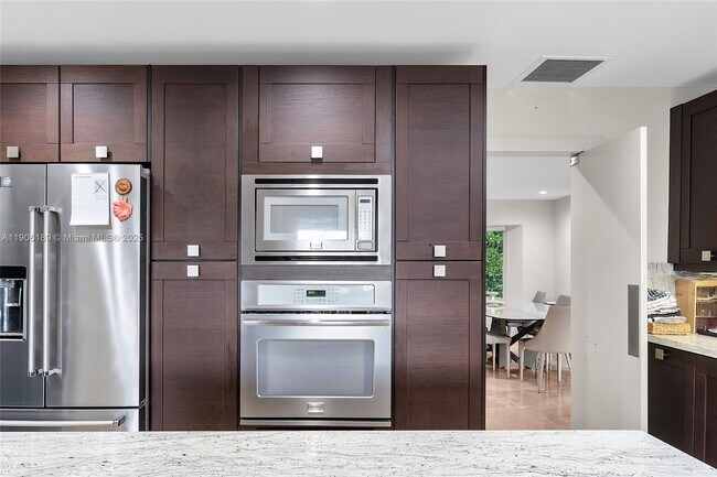 Building Photo - 415 Rovino Ave