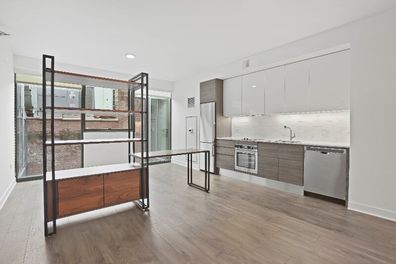 Primary Photo - 227 W Hubbard St