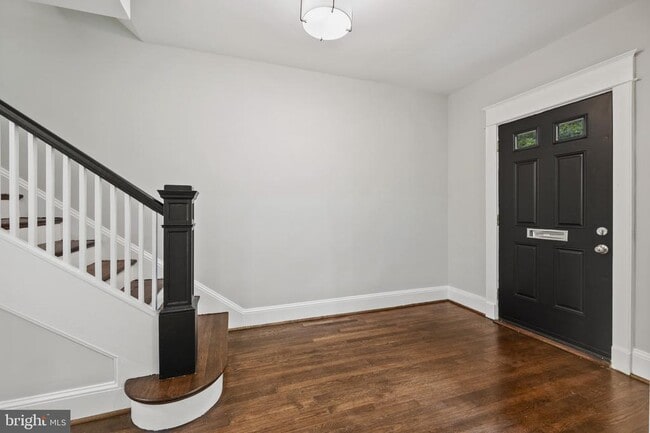 Building Photo - 3551 Hertford Pl NW