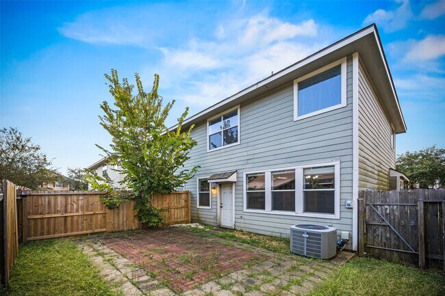 Building Photo - 12427 Oriole Lake Way