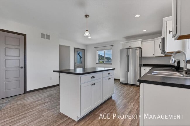 Building Photo - 1740 Harmony Heights Ln