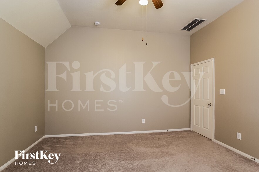 Building Photo - 16318 River Wood Ct