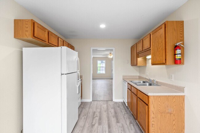 Building Photo - 922 Kingsbury Dr