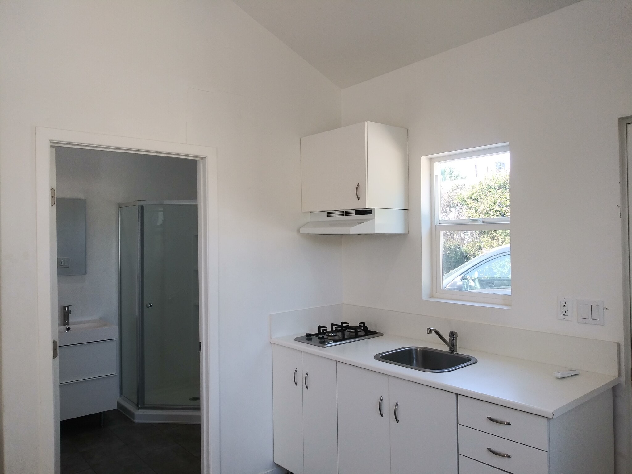 Building Photo - 6661 Enfield Ave