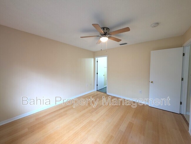 Building Photo - 7326 E Bank Dr