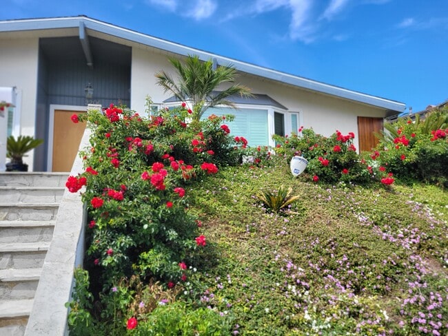 Building Photo - 2206 W Paseo del Mar