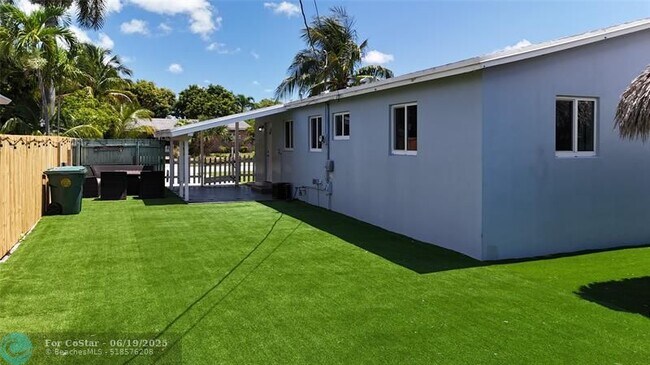 Building Photo - 50 NE 56th Ct