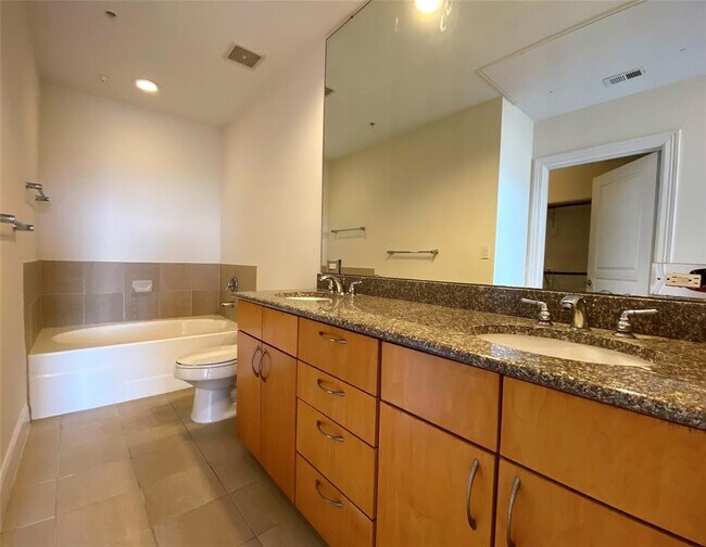 Building Photo - 3333 Allen Pkwy