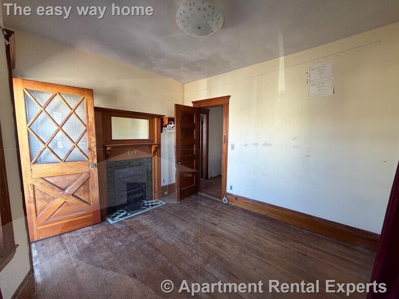 Building Photo - 1040 Broadway