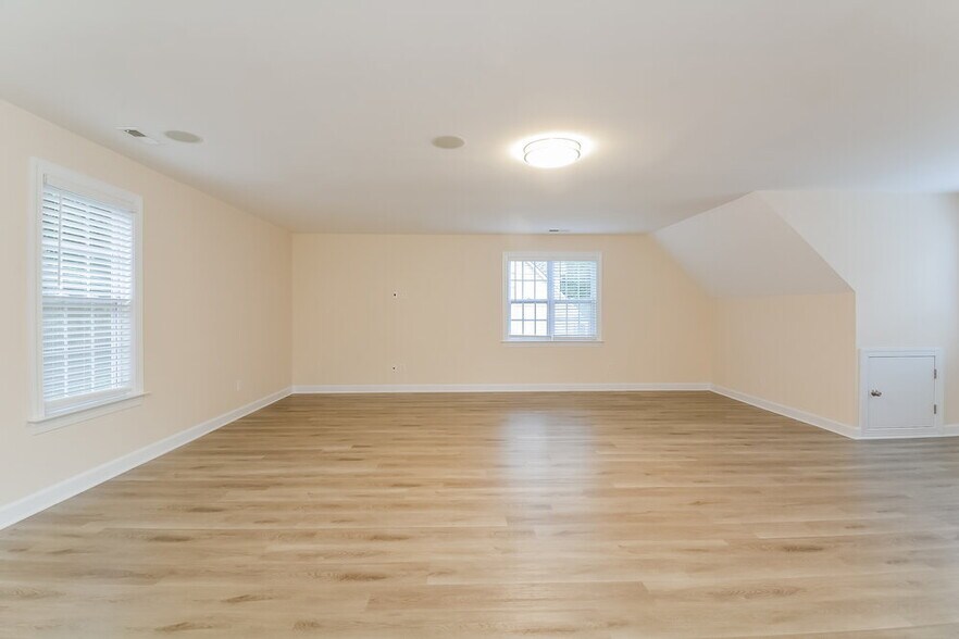 Building Photo - 235 Manchester Trail