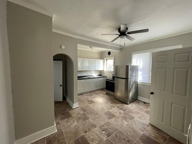 Building Photo - Newly Remodeled 3-Bedroom House