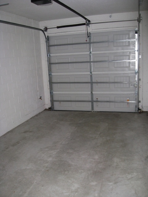 Building Photo - SPACIOUS 3 BEDS TOWNHOUSE CLOSE TO DOWNTOWN!!