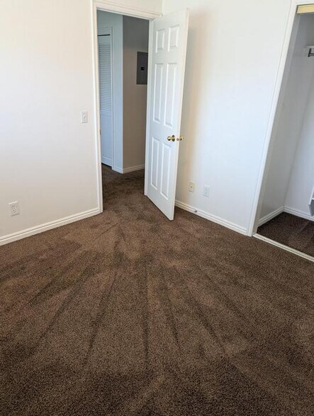 Building Photo - 370 E 1420 S