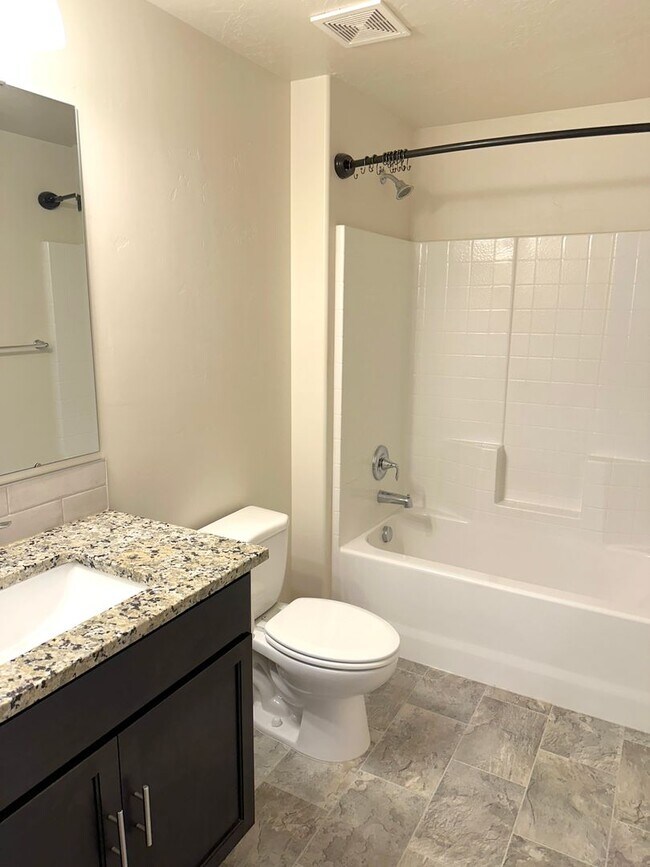 Building Photo - Newer 3-Bedroom in Middleton