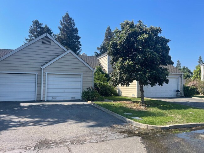 Primary Photo - 2br/2ba condo with attached garage