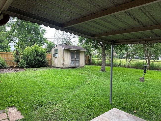 Building Photo - 3815 Gardendale Dr