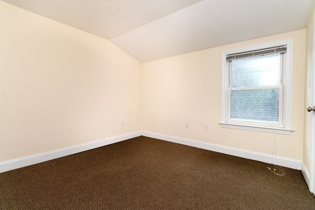 Building Photo - 15 Buckingham St