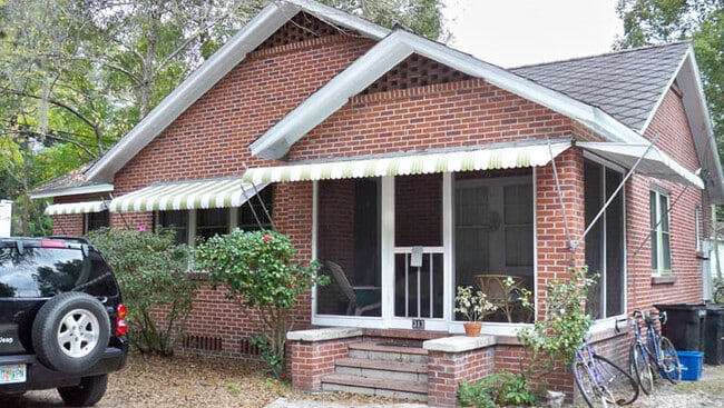 Primary Photo - Beautiful Brick House Within Walking Dista...