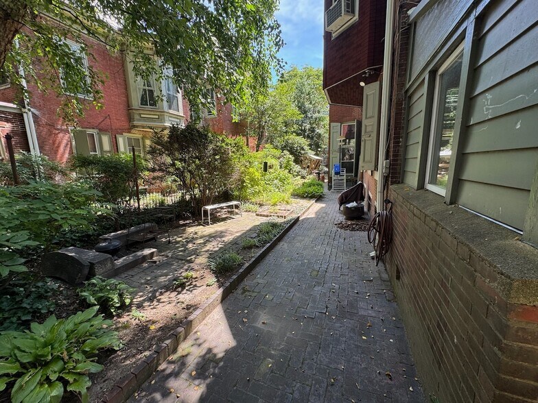 Building Photo - 3605 Hamilton St