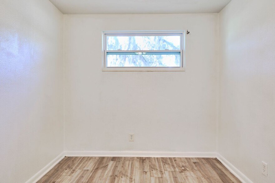 Building Photo - 395 Aurora Boulevard