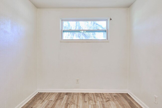 Building Photo - 395 Aurora Boulevard