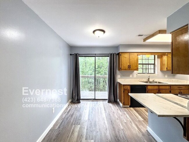 Building Photo - 3307 Pinewood Terrace