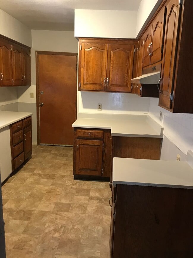 Building Photo - 3 Bedroom Home