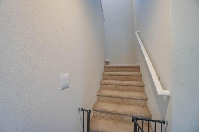 Building Photo - NEWER THREE BEDROOM WITH GARAGE