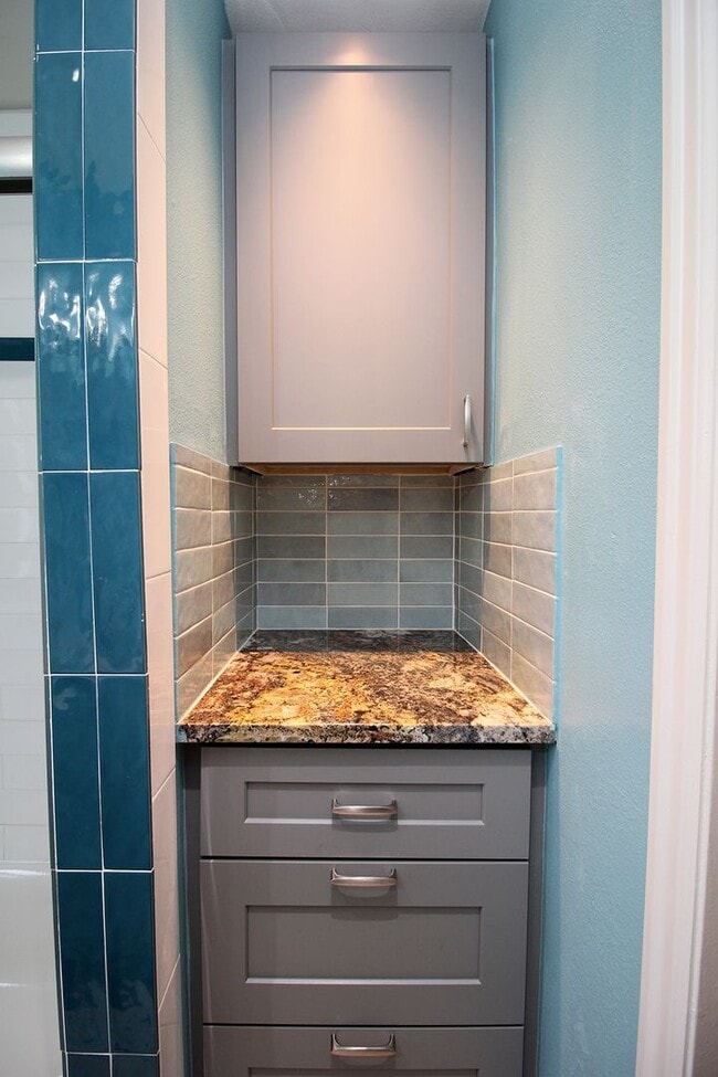 Building Photo - 2718 SE 58th Ave