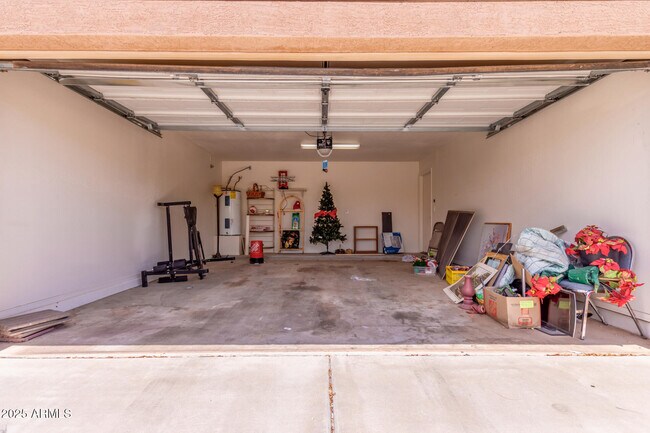 Building Photo - 608 W Rattlesnake Pl