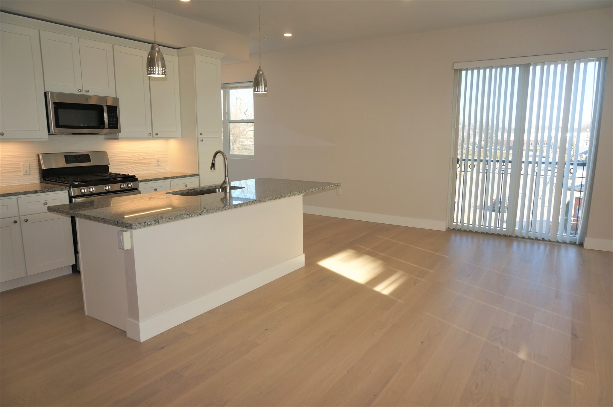 Building Photo - 99 Moody St