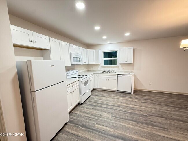 Building Photo - 404 N Church Ave