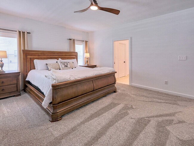 Building Photo - Spacious 3BR / 3.5BA Single family home • 2,500 Sq Ft • Baywood