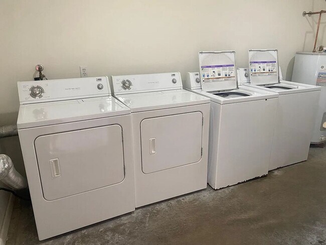 Building Photo - 404 S Marion St