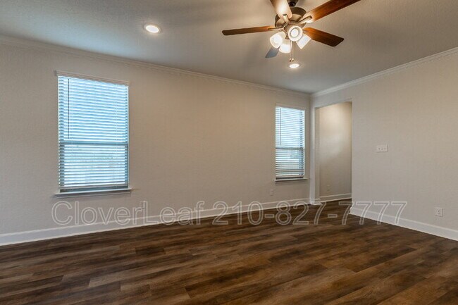 Building Photo - 10351 Lynwood Crk