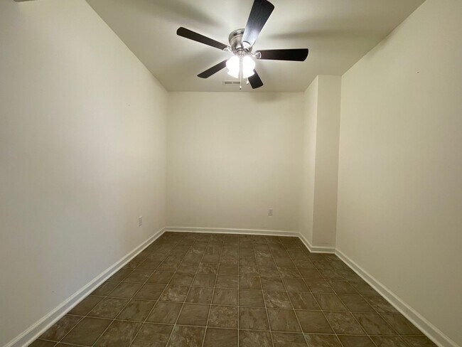 Building Photo - West AVL - Spacious Home in Scenic Bluff Subdivision