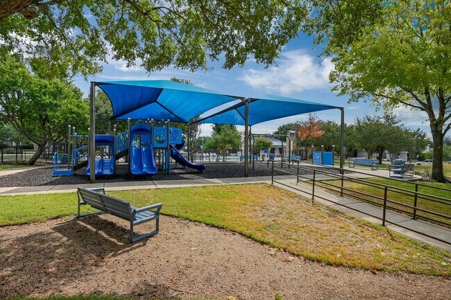 Building Photo - 920 Coronation Way