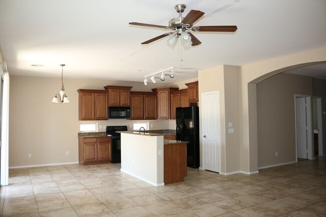 Building Photo - 14551 W Laurel Ln