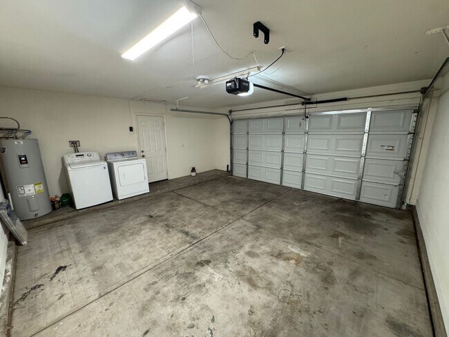 Building Photo - 768 E Stottler Pl