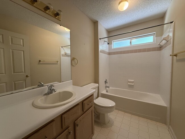 Building Photo - 1322 Hidden Timbers Pl